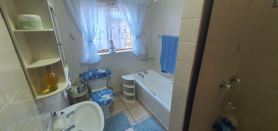 3 Bedroom Property for Sale in Heiderand Western Cape